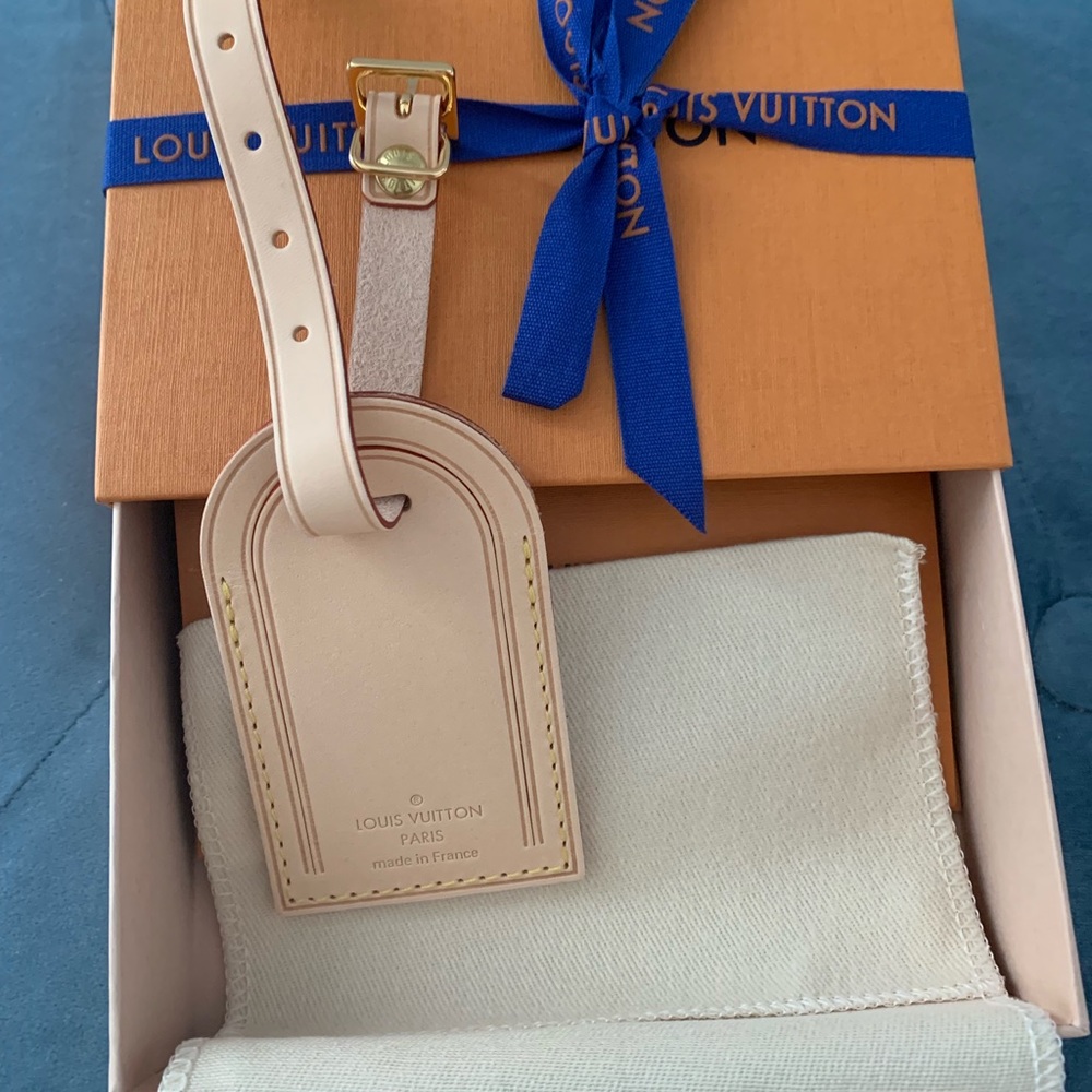 LV new large luggage tag